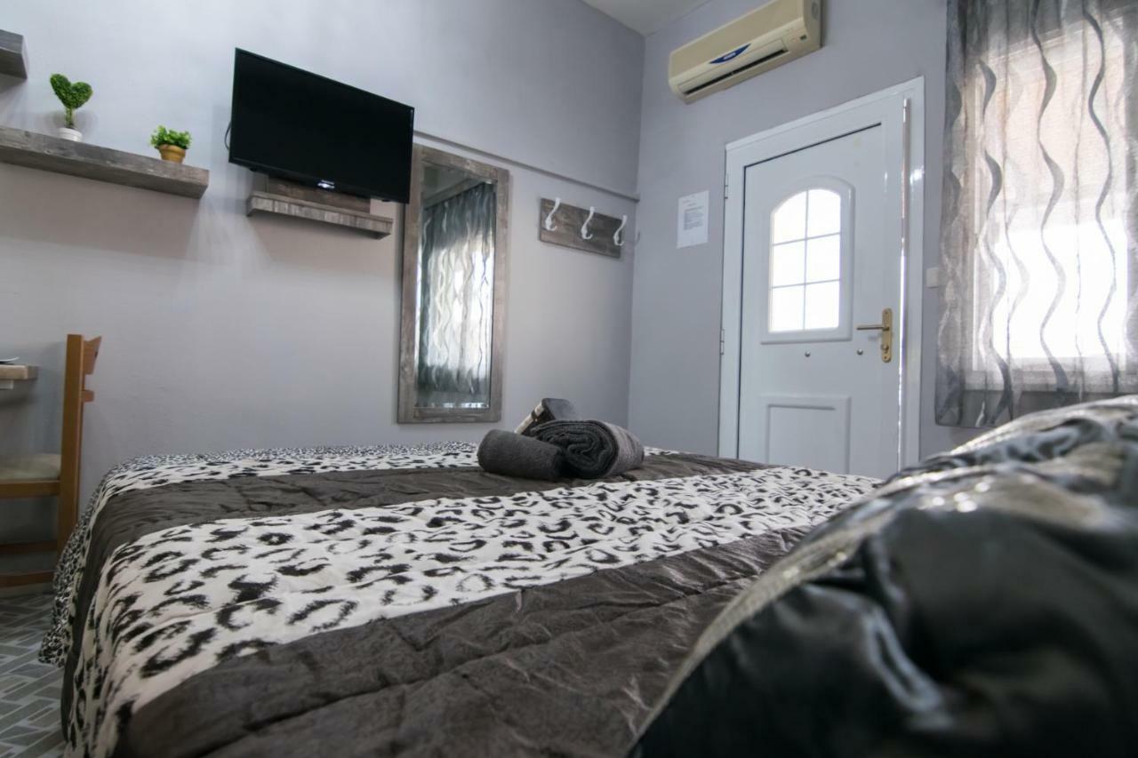 Avra Comfort Rooms Nea Poteidaia Bagian luar foto